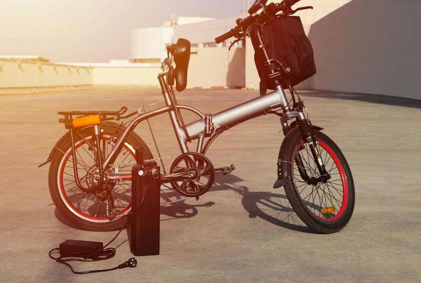 מתניידים באמצעות אופניים חשמליים? יש כמה דברים שחשוב מאוד שתדעו